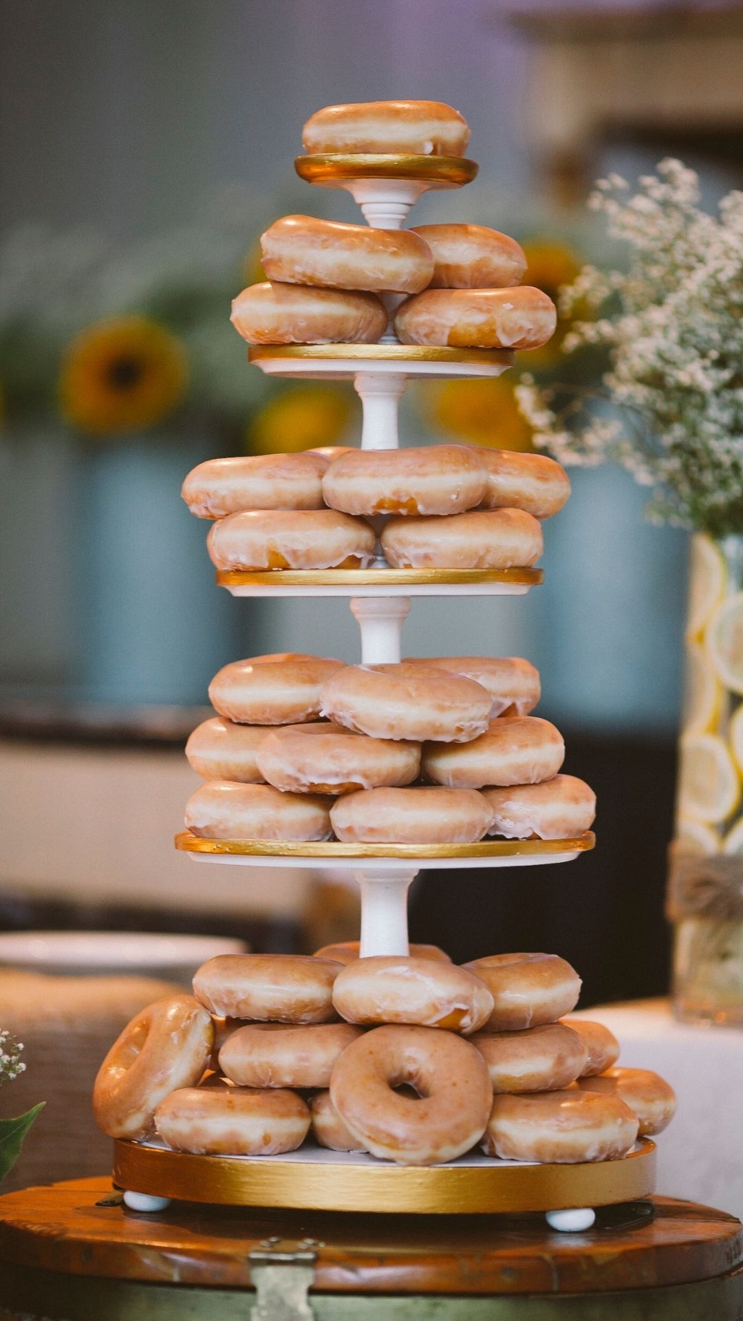 Donuts wedding cake trends 2021